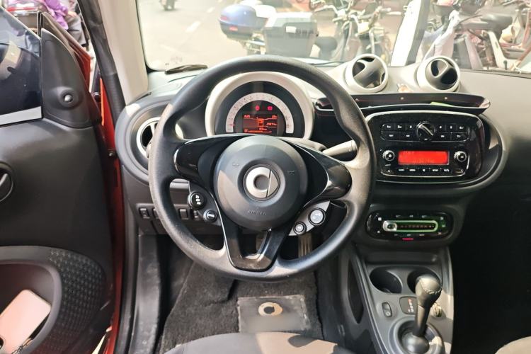 Used smart fortwo 2015 1.0L 52 kW hardtop Dynamic version Steering Wheel