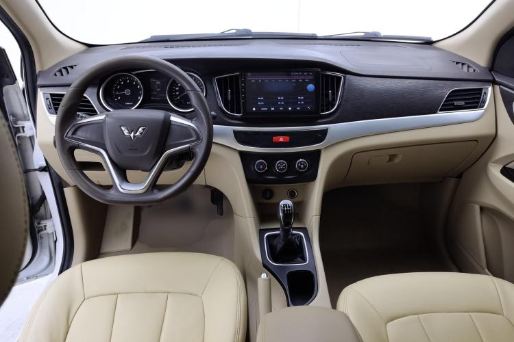 Used Wuling 730 2020 Commercial Vehicle 1.5L Manual Value Edition 7 Seats
