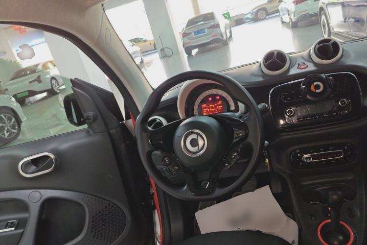 Used smart fortwo 2015 1.0L 52 kW hardtop Dynamic version