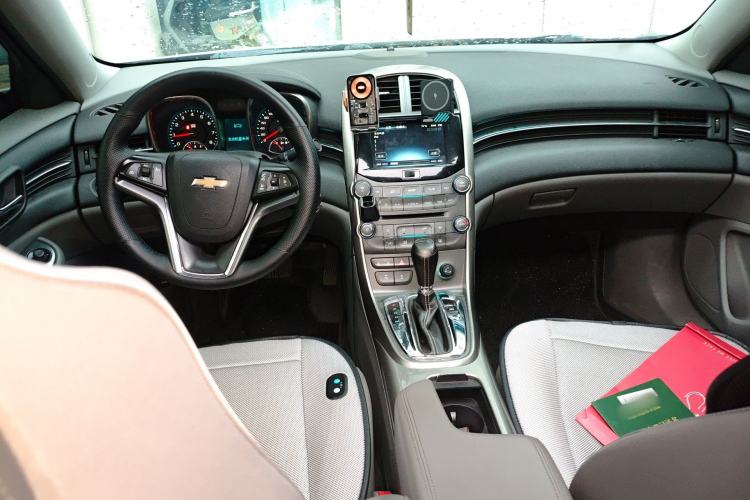 Used Chevrolet Malibu 2012 2.0L Automatic Luxury Edition Center Console