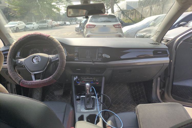 Used Volkswagen Bora 2020 1.5L Automatic Elite Version Center Console