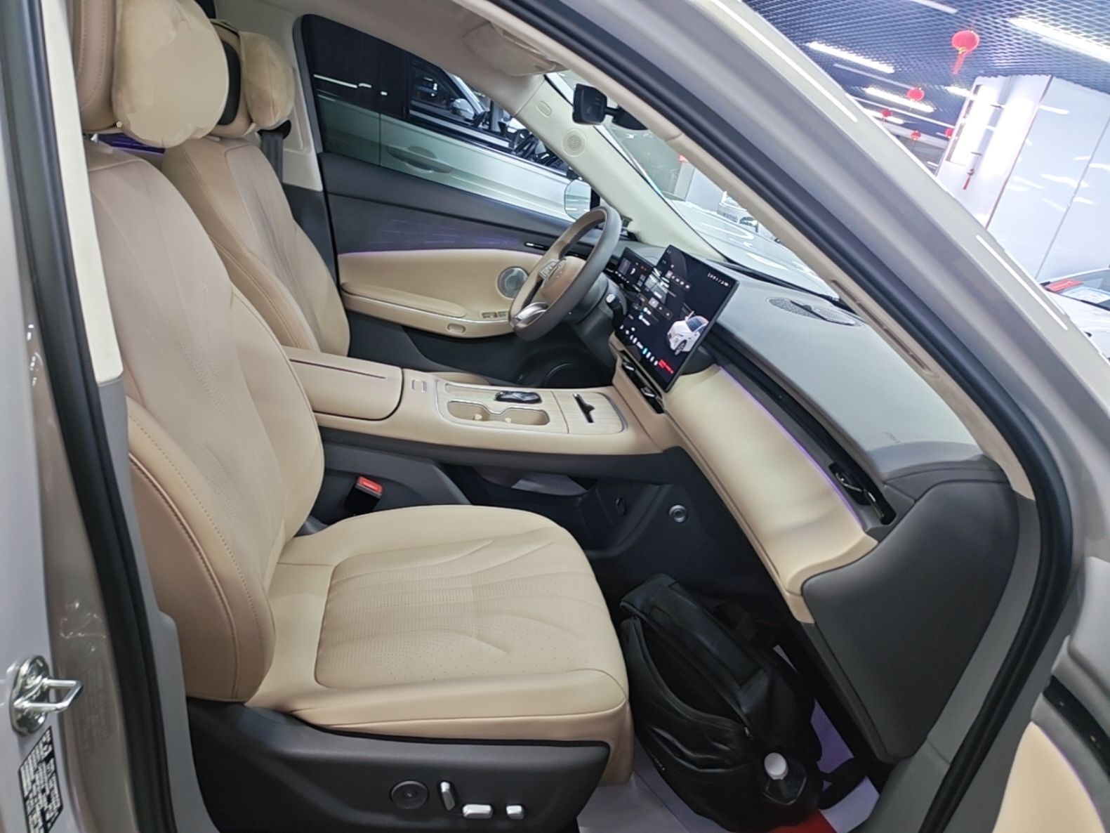 Hongqi H7 PHEV 2026 Model 210 Four-Wheel Drive Intelligent Hybrid — снимка 19