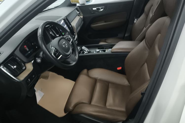 Used Volvo XC60 2022 B5 4x4 Smart Luxury Edition
