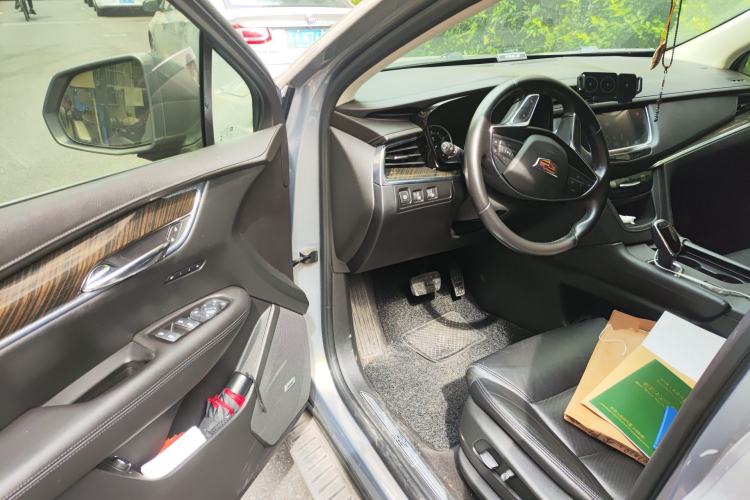 Used Cadillac XT5 2018 25T Luxury Model Driver Seat