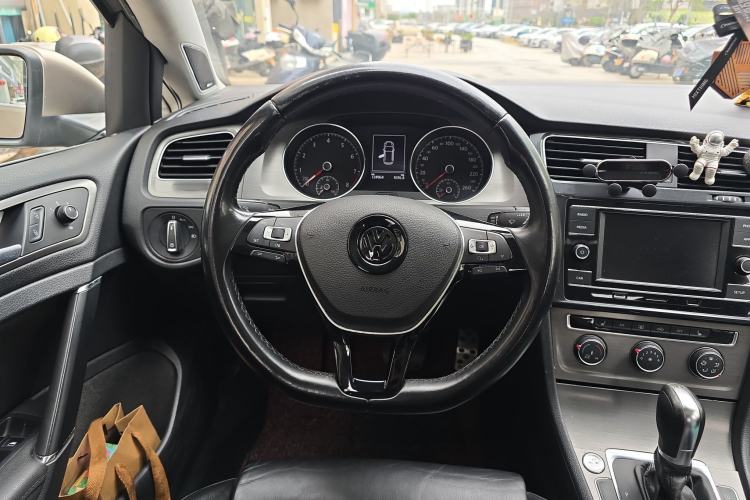 Used Volkswagen Golf 2015 1.4TSI Automatic Luxury Model Steering Wheel