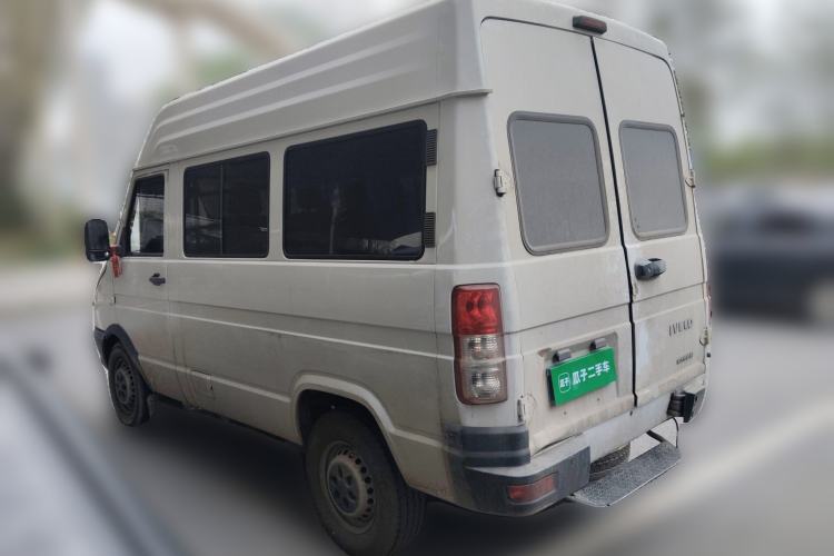 Used Iveco Daily 2020 2.5T A35 Passenger Van Single-Tire Mid-Roof Design 5-9 Seats China V Emission Standard
