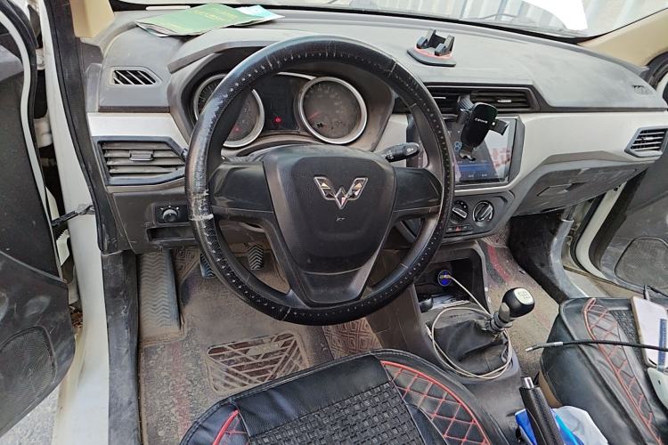 Used Wuling Hongguang 2019 1.5L S Comfort Edition China VI LAR Steering Wheel