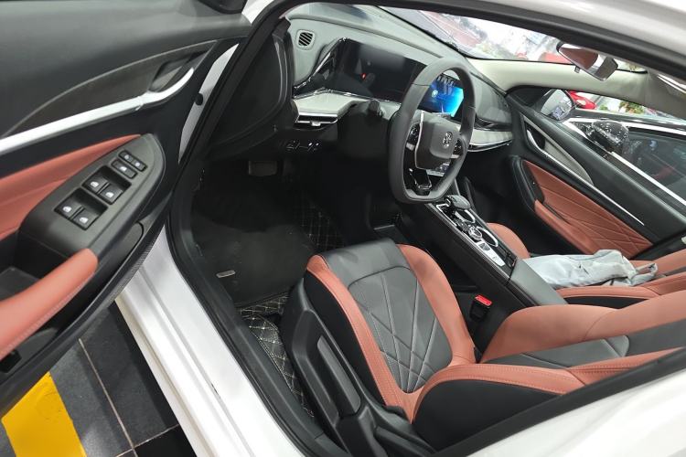 Used CHANGAN Eado 2023 Changan Edition PLUS Blue Whale NE 1.4T GDI DCT Prestige Version Driver Seat