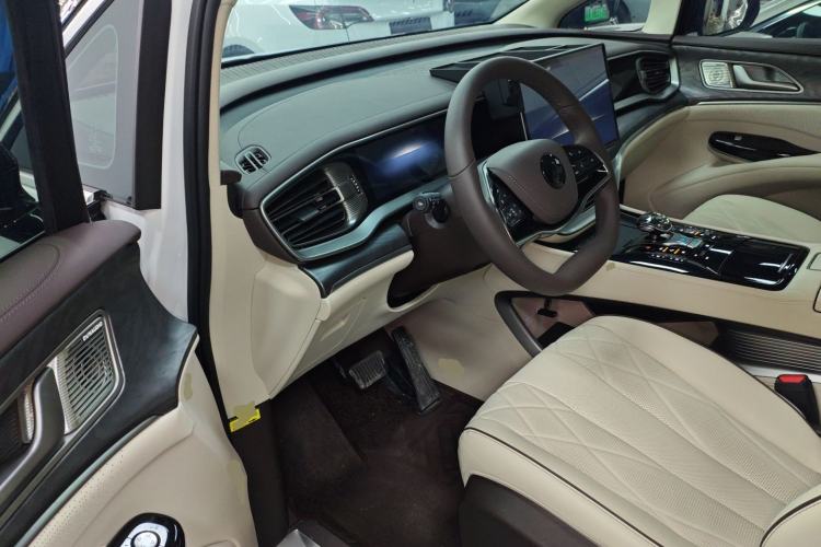 Used Denza D9 2024 DM-i 1050 Luxury Model