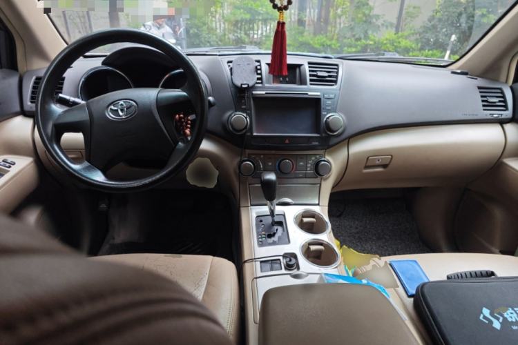 Used Toyota Highlander 2013 2.7L Two-Wheel Drive 5-Seater Purple Gold Edition Center Console