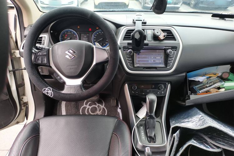 Used Suzuki S-Cross 2014 1.6L CVT Two-Wheel Drive Elite Version Center Console