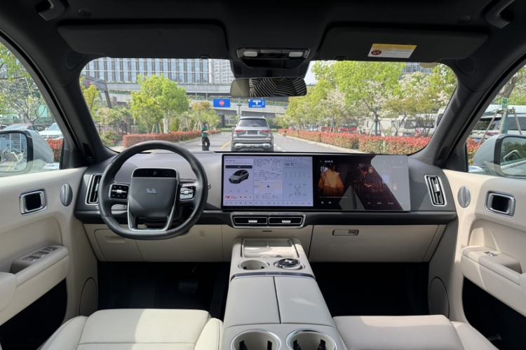 Used Li Auto L8 2023 Pro Model Interior 1