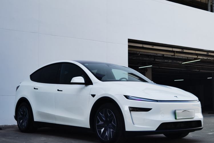 Used Tesla Model Y L 2025 Model Long-Range All-Wheel-Drive Version
