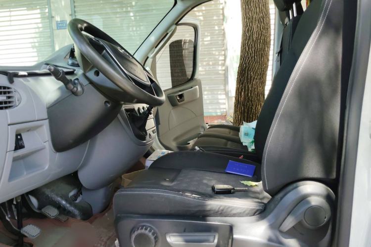 Used SAIC MAXUS Xintu V80 2023 2.0T Manual Classic Aoyuntong Power Version Short Wheelbase Ultra-Low Roof 5/6-Seater
