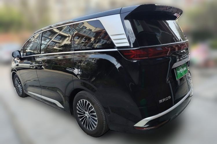 Used Denza D9 2025 DM-i Smart Drive 1020 Four-Wheel Drive Deluxe Model
