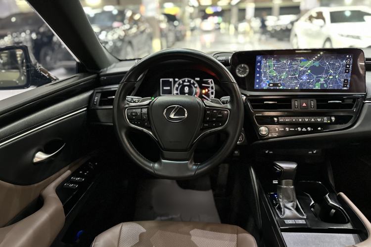 Used Lexus ES 2022 200 Excellence Edition Interior 6