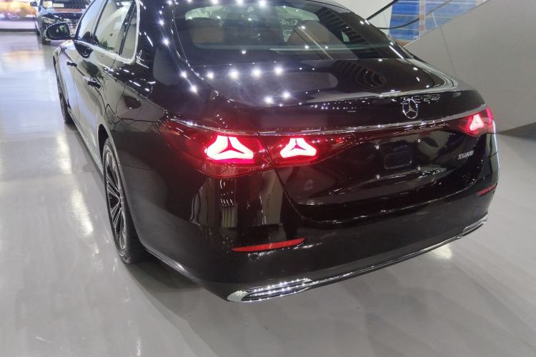 Used Mercedes-Benz E-Class New Energy 2024 E 350 e L Plug-in Hybrid Sedan
