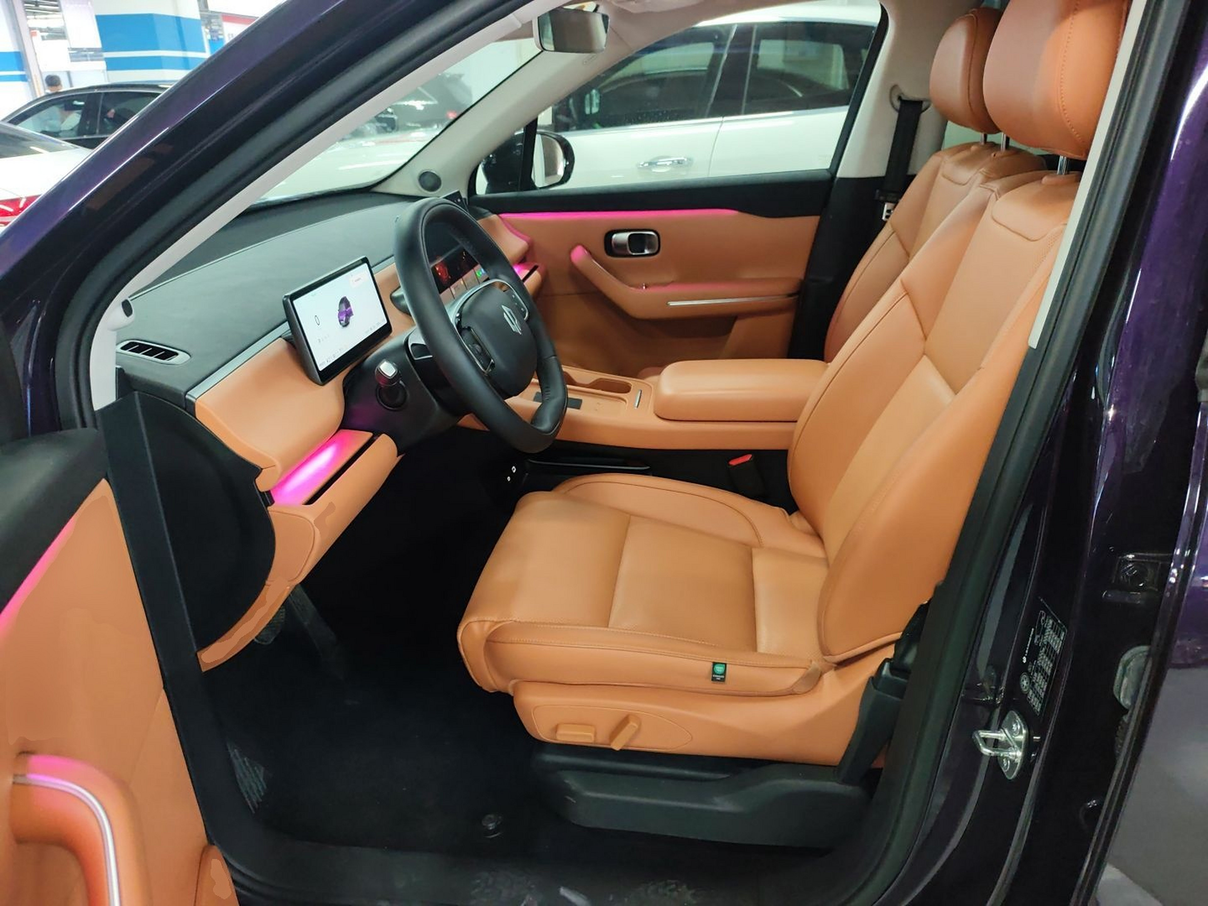 المقاعد الأمامية داخل السيارة