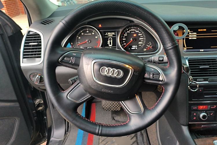 Used Audi Q7 2013 35 TFSI Technology Edition Steering Wheel