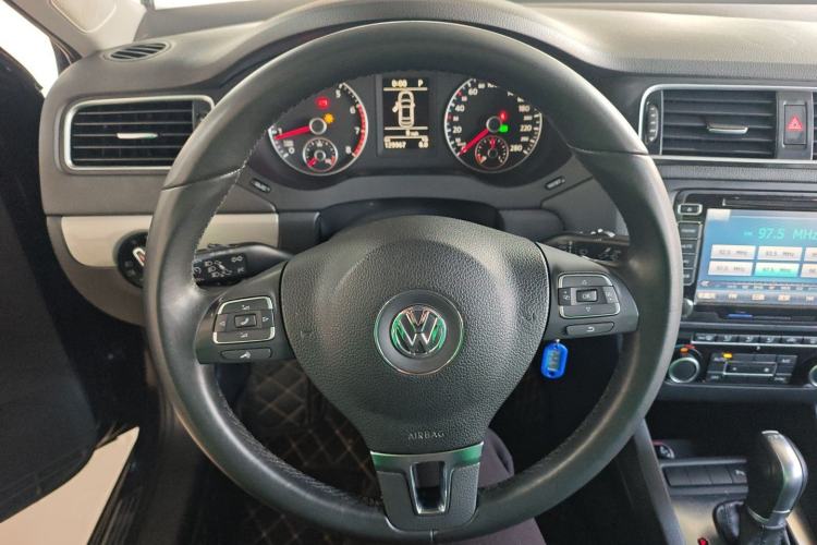 Used Volkswagen Sagitar 2014 Revised Version 1.4TSI Automatic Luxury Edition
