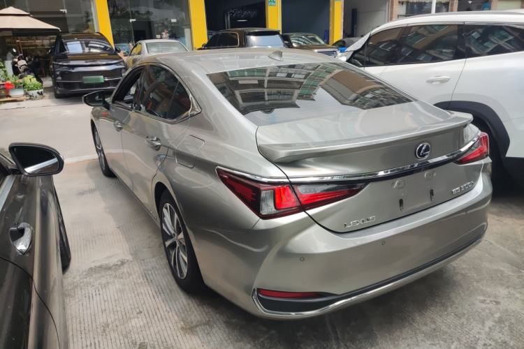 Used Lexus ES 2020 300h Premier Edition Exterior 2