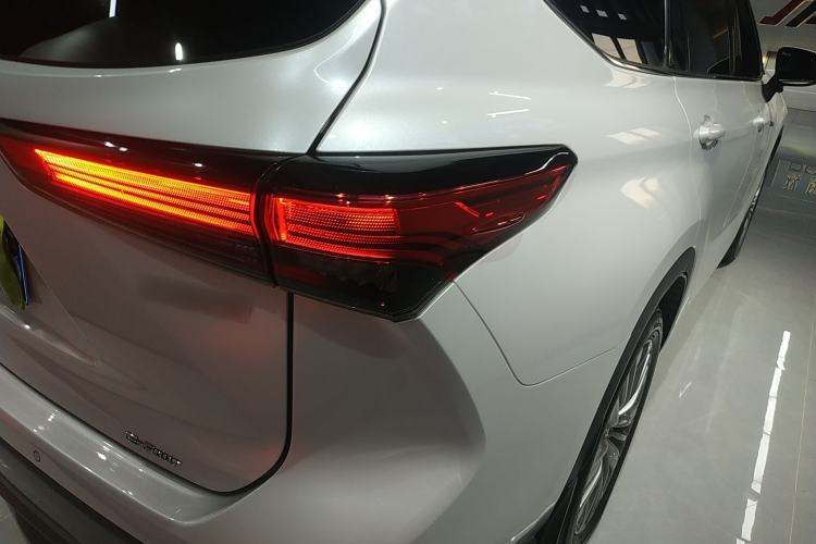 Used Toyota Highlander 2022 Dual-Engine 2.5L Four-Wheel Drive Prestige Version 7 Seats
