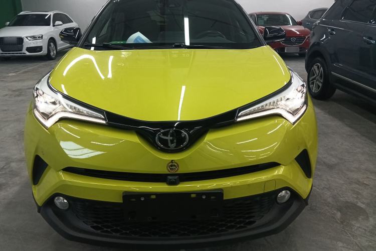 Used Toyota C-HR 2018 2.0L Luxury Sunroof Version China V Emission Standard Exterior 1