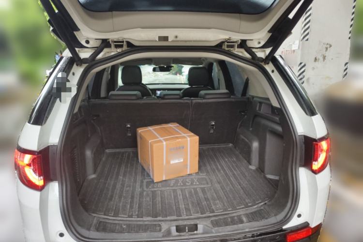 Used Land Rover Discovery Sport 2018 240 PS SE Version Trunk