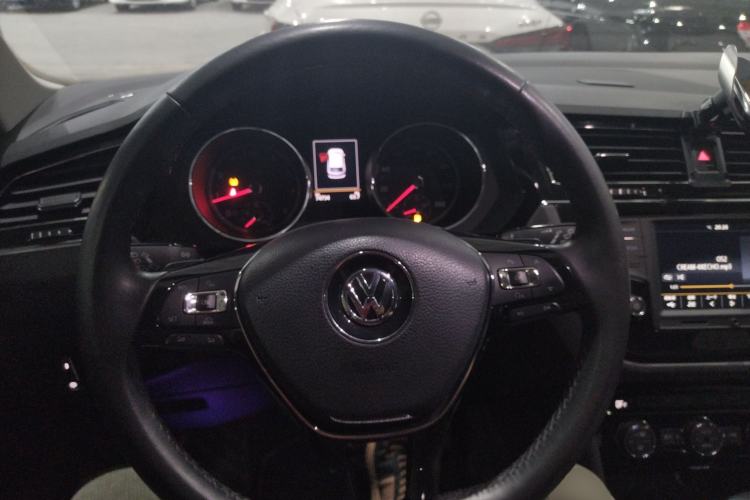 Used Volkswagen Tiguan L 2017 330TSI Automatic Two-Wheel Drive Comfort Edition Steering Wheel