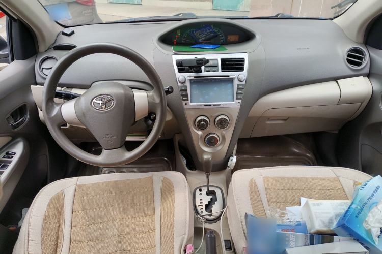 Used Toyota Vios 2011 1.6L GL-i Sunroof Version AT Center Console