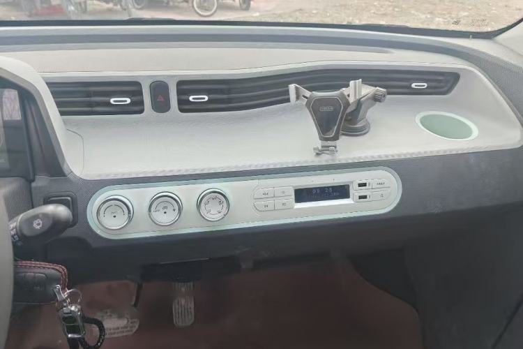 Used Wuling Hongguang MINIEV 2021 Macaron Premium Model – Lithium Iron Phosphate Interior 3