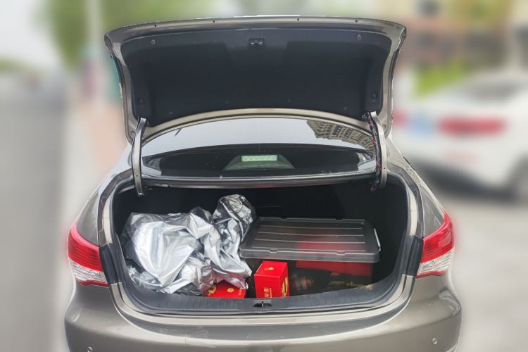 Used Nissan Sylphy 2016 Classic 1.6XE Manual Leading Edition Trunk