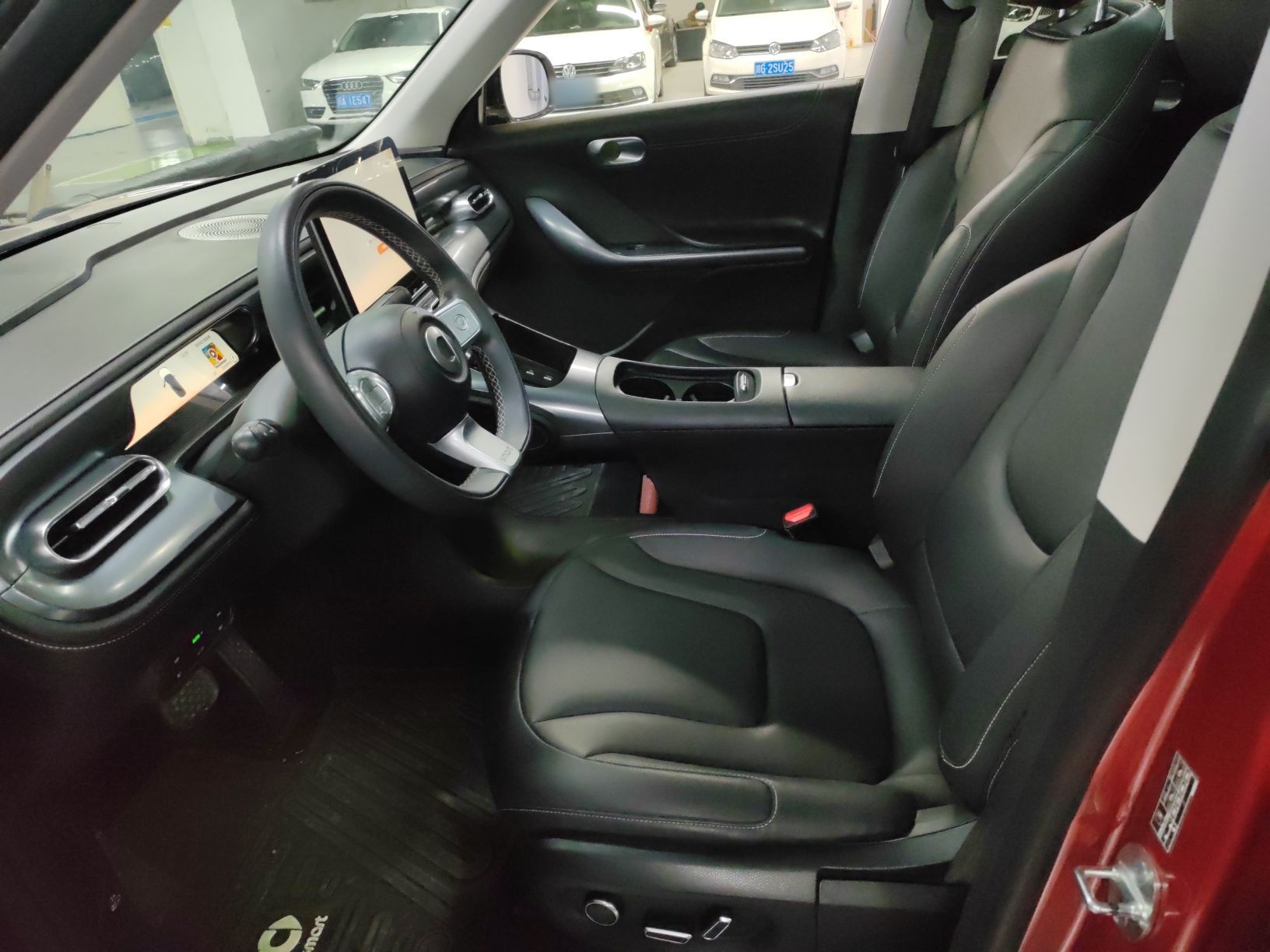 المقاعد الأمامية داخل السيارة