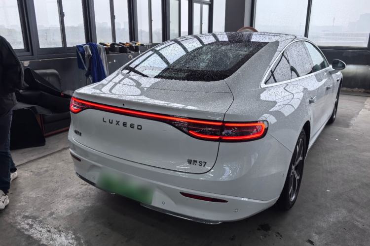 Used Hima Luxeed S7 2025 855 km Max