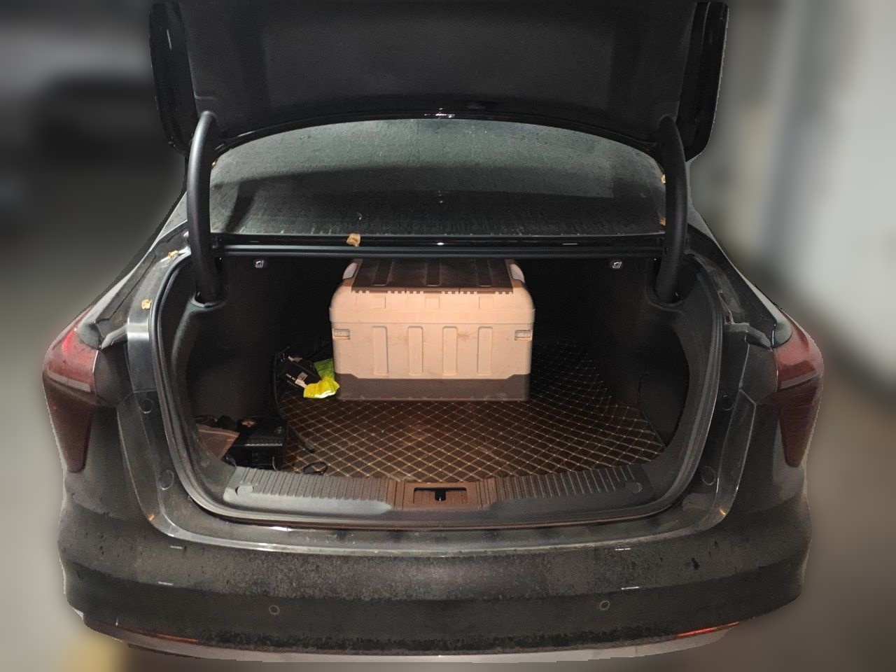 Hongqi H5 2023 1.5T DCT Smart Connect Flagship Edition - Chinese Trim Yue — снимка 19