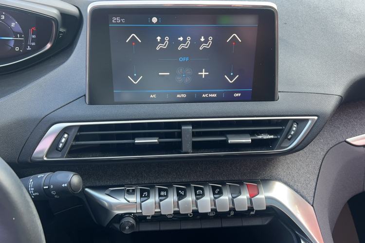 Used Peugeot 5008 2017 380THP 7-Seater Luxury Edition Audio And AC Panel