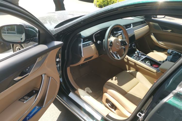 Used Jaguar XFL 2025 Model—2.0T P250, Two-Wheel Drive, Premium Luxury Edition
