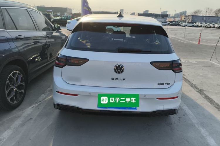 Used Volkswagen Golf 2025 300TSI R-Line
