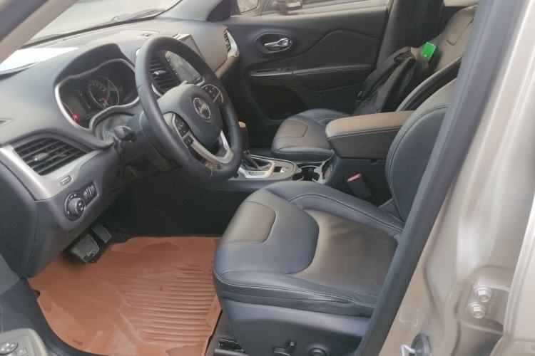 Used Jeep Cherokee 2016 2.4L Leading Edition
