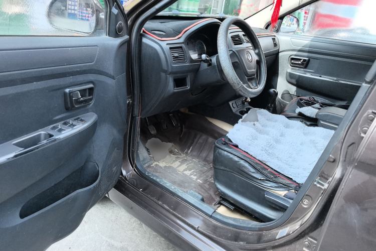 Used Dongfeng Fengon 330 2014 1.5L Manual Standard Edition DK15-02 Driver Seat