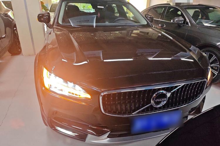 Used Volvo V90 2017 Cross Country T5 AWD Prestige Edition
