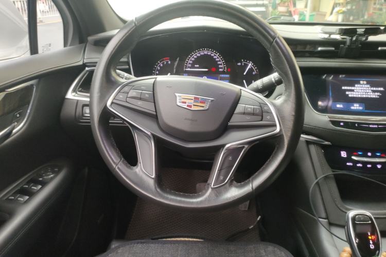 Used Cadillac XT5 2018 25T Tech Model Steering Wheel