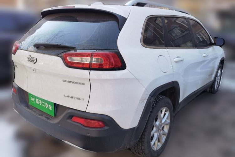 Used Jeep Cherokee 2017 2.0L Superior Edition
