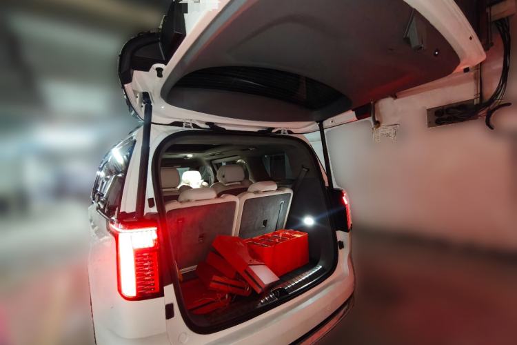 Used Zeekr 009 2024 Six-Seat Executive Version 4WD 108 kWh Trunk