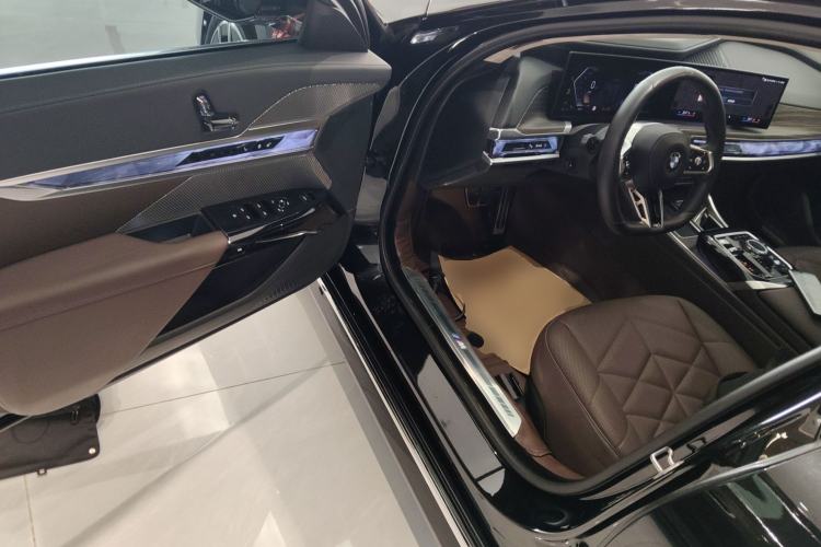 Used BMW 7 Series 2023 735Li M Sport Package Driver Seat