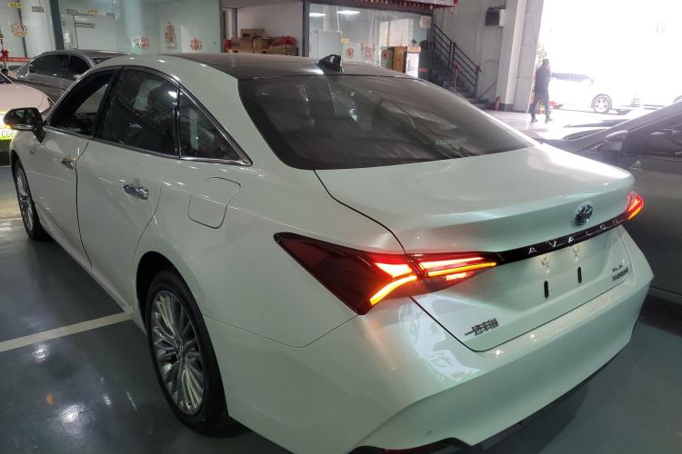Used Toyota Avalon 2019 Dual-Engine 2.5L XLE Prestige Version China VI Standard