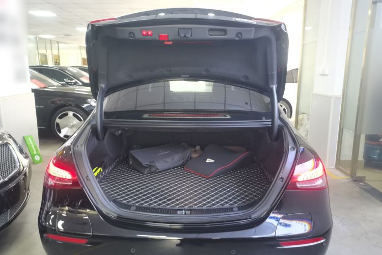 Used Mercedes-Benz E-Class New Energy 2022 Facelift E 350 e L Plug-in Hybrid Sedan Trunk