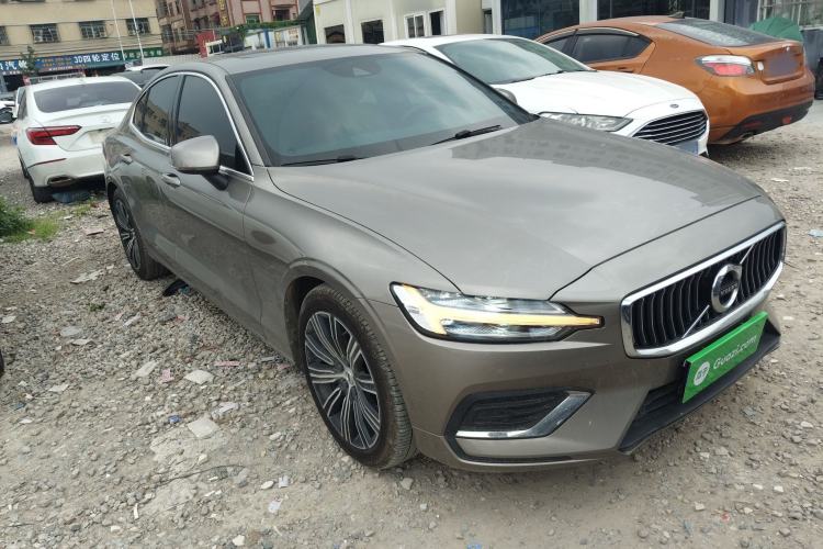 Used Volvo S60 2022 B4 Zhiyuan Luxury Edition
