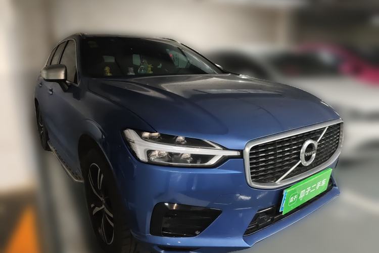 Used Volvo XC60 2018 T5 4x4 Smart & Sporty Edition Front Right 45 Deg