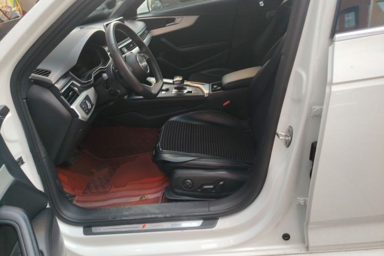 Used Audi A4L 2019 40 TFSI Sporty Version China VI Left Front Seat